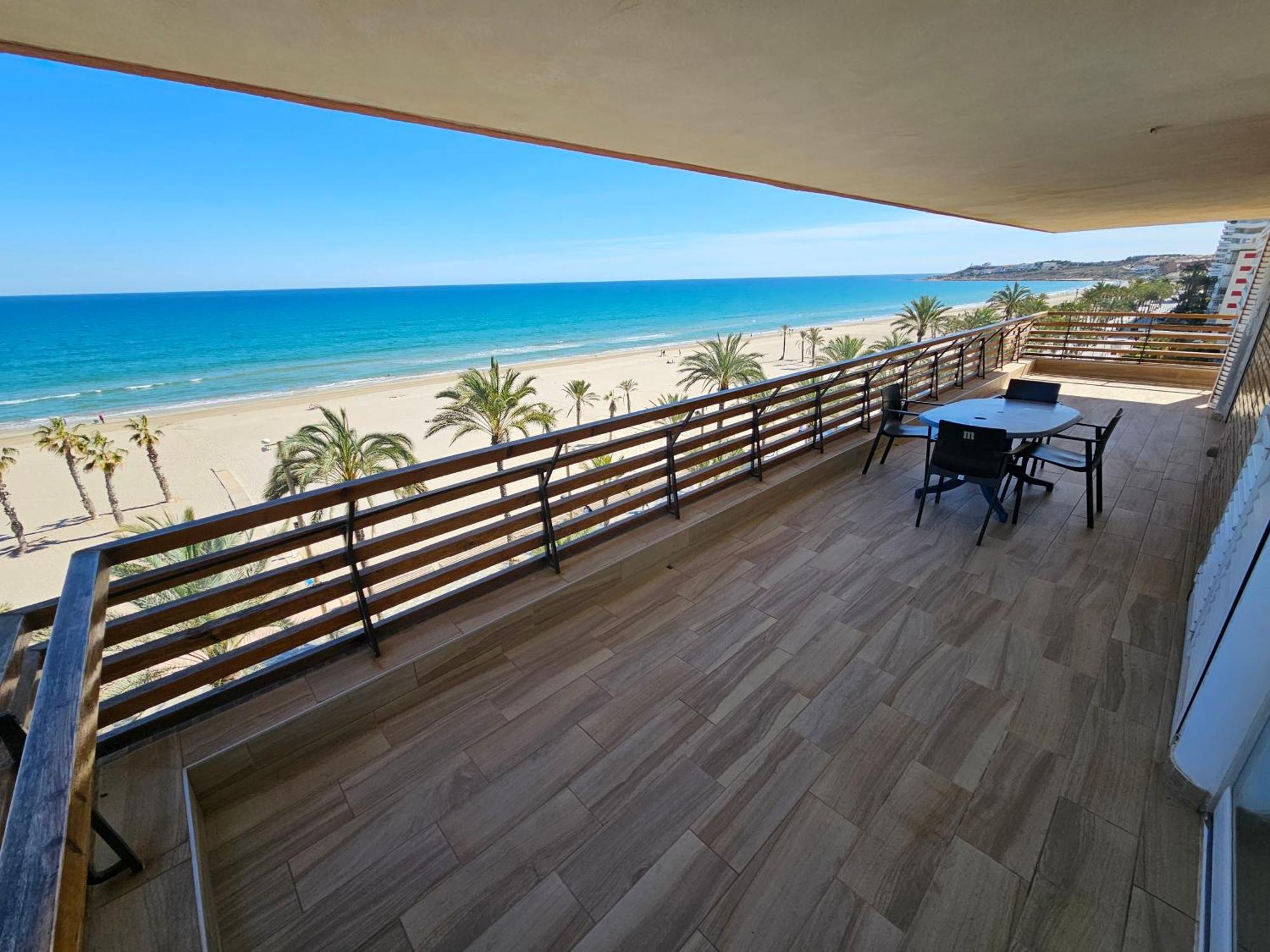 Febus Apartment Alicante Bagian luar foto
