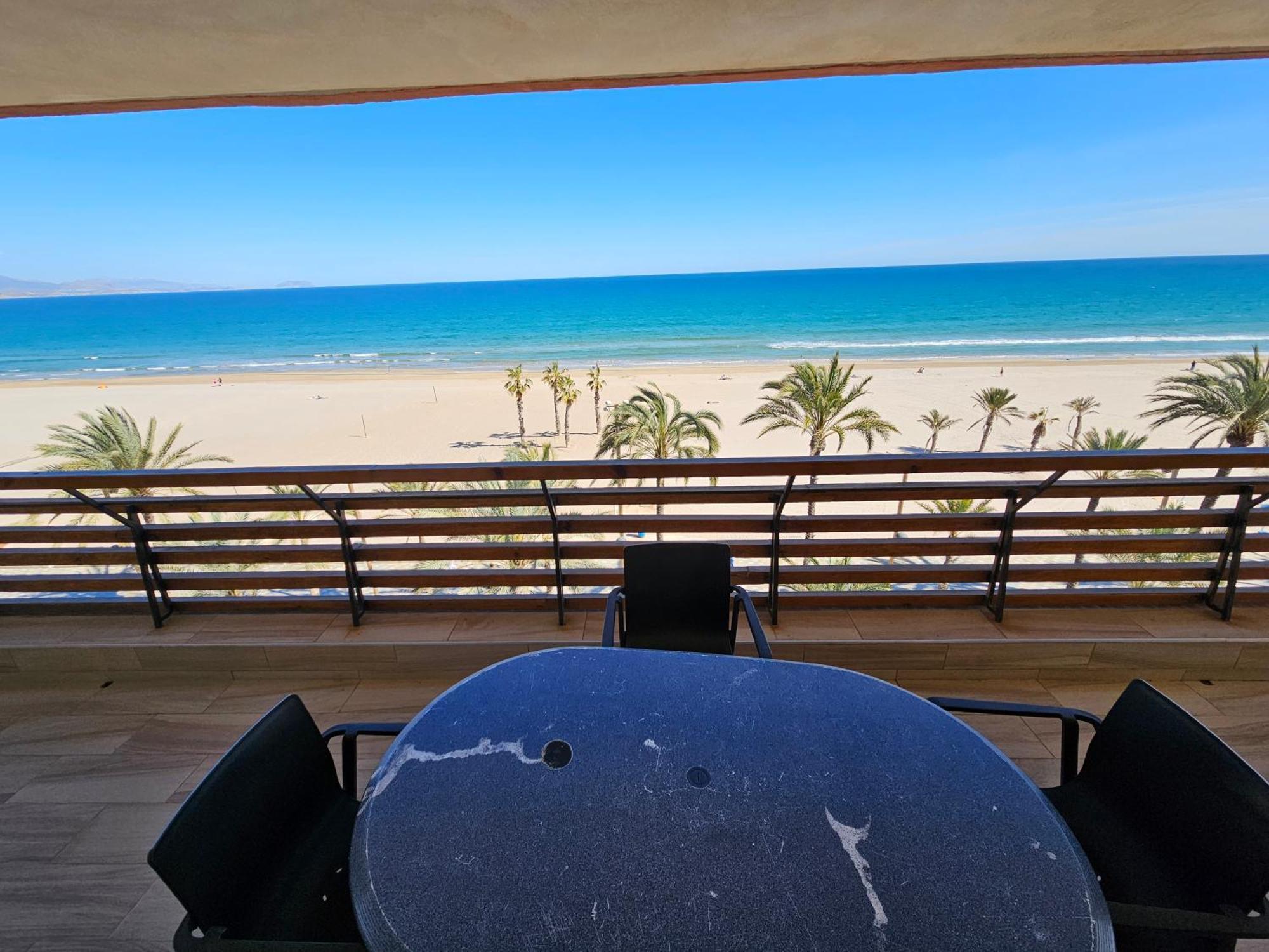 Febus Apartment Alicante Bagian luar foto