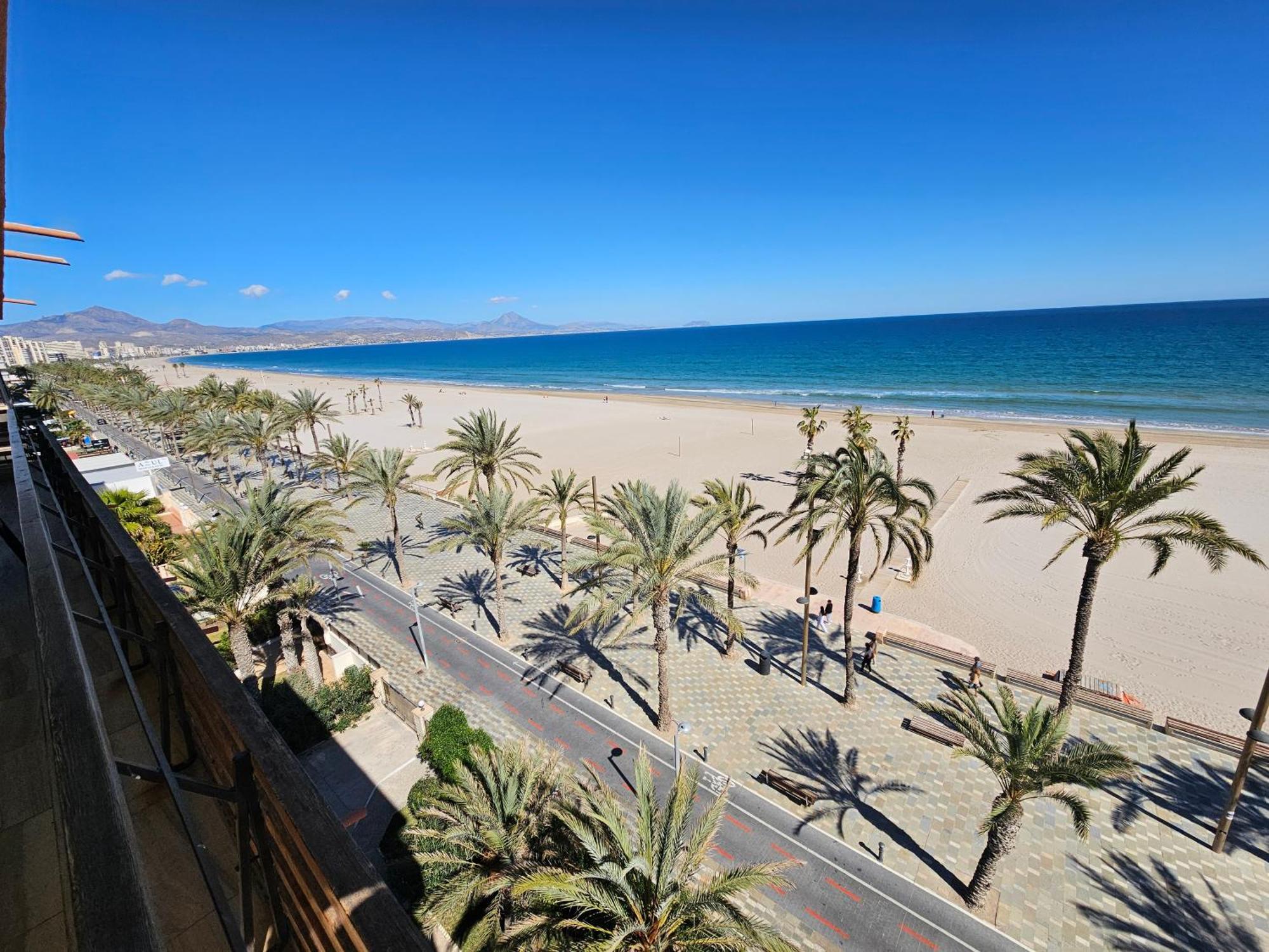 Febus Apartment Alicante Bagian luar foto