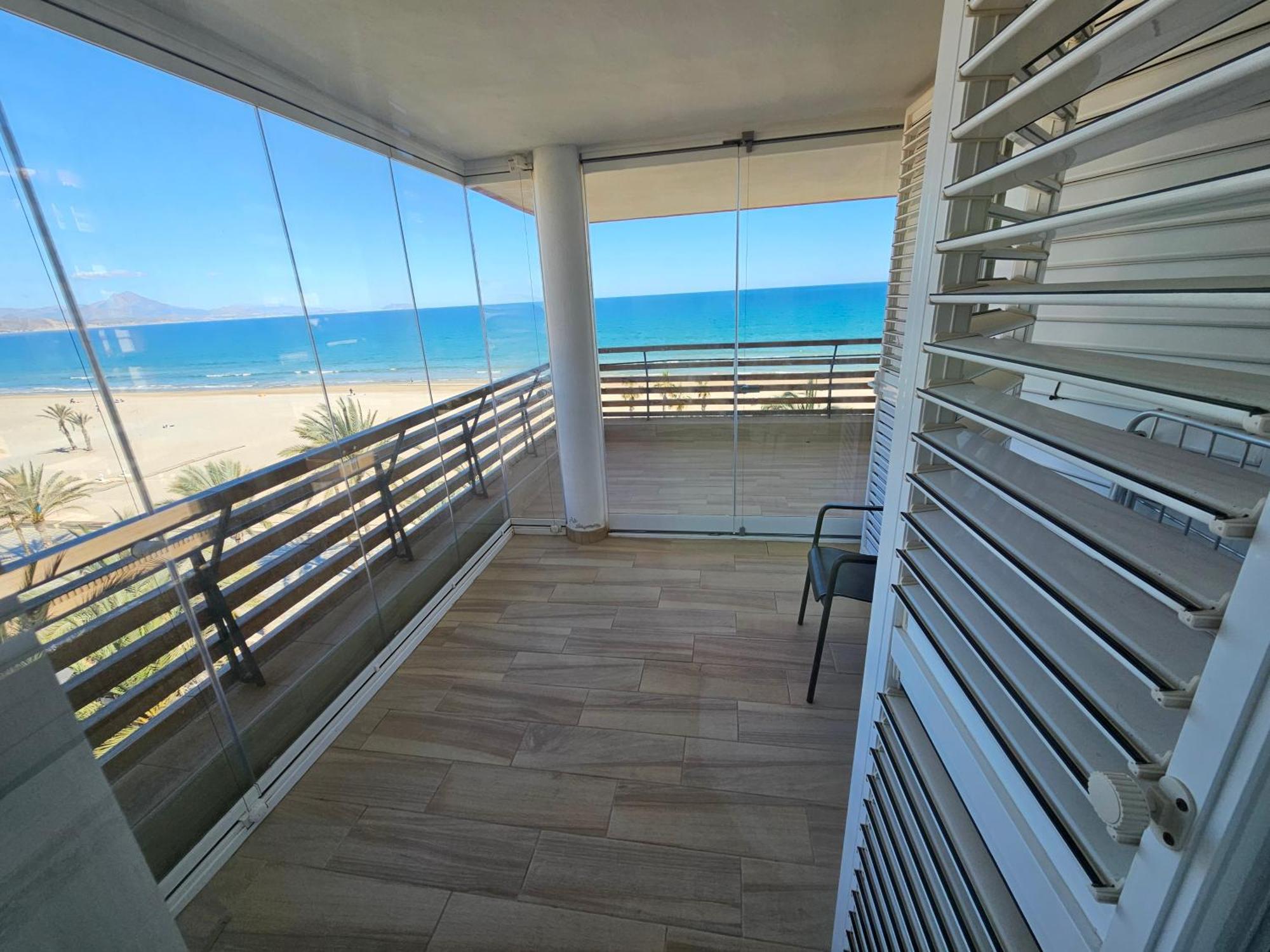 Febus Apartment Alicante Bagian luar foto
